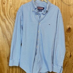 Vineyard vines size M button down
